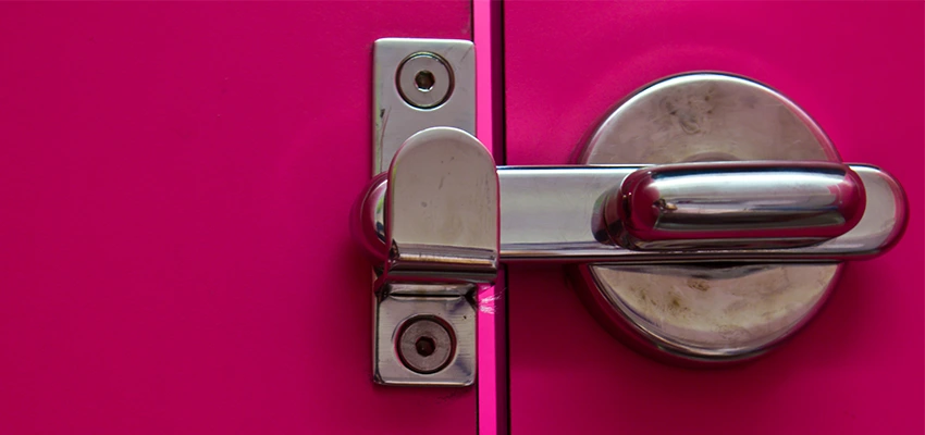 Childproof Gate Lock in Town n Country, Florida