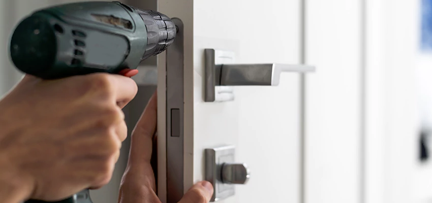 Locksmith For Lock Replacement Near Me in Town n Country, FL