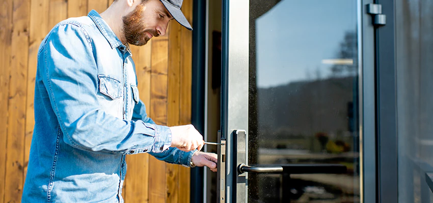 Frameless Glass Storefront Door Locks Replacement in Town n Country, FL