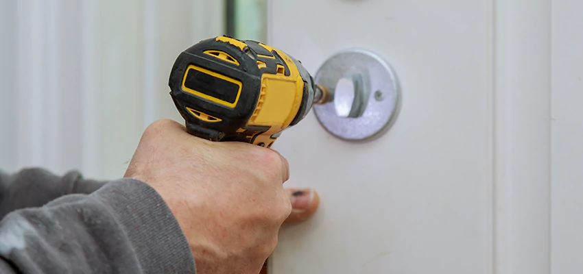 Street Locksmith For Smart Lock Repair in Town n Country, FL